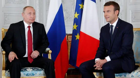 Vladimir Putin y Emmanuel Macron.