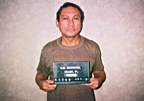 Ficha policial de Manuel Antonio Noriega, arrestado por agentes de la DEA en 1990 por narcotráfico y blanqueo de dinero.