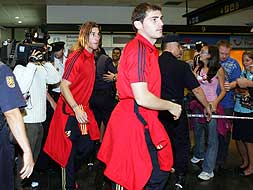 Iker Casillas y Sergio Ramos anoche a su llegada a Las Palmas.|EFE