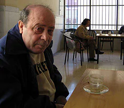 Leopoldo Prieto (Mérida, 1937), en la cafetería del Psiquiátrico de Mérida, hace unos días.|CEDIDA