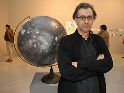 El autor de la exposición, el argentino Gustavo Romano. / HOY