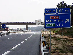 Desvío de la A-66 a la población onubense de Santa Olalla de Cala, donde nacería la nueva autovía andaluza hasta Huelva.|RAFAEL MOLINA