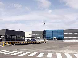 Instalaciones actuales de Carcesa en el polígono industrial El Prado.  / J.M.ROMERO | Vídeo: reunión de Ruiz-Mateos con Fernández Vara.