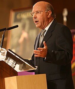 EL ACTO. Teresiano Rodríguez, ayer, durante el pregón. / L.C.