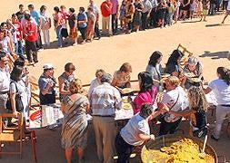 Cientos de vecinos acaban con la paella