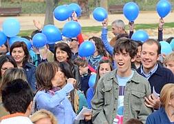 El día del autismo se viste de azul