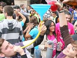 Los novatos llevan su juerga al centro