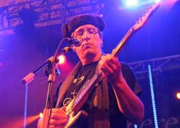 El buen tiempo ayuda al éxito de público del Festival de Blues