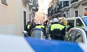 La calle Montesinos acordonada esta mañana | PAKOPÍ