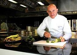 El chef cacereño Toño Pérez diseña menús para los vuelos de Iberia