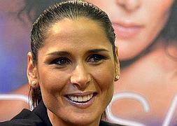 Rosa López celebra once años de carrera con un espectáculo que es «como hablar bajito al público»