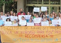 Los padres del colegio de Navas del Madroño protestan por el recorte de una plaza de profesor