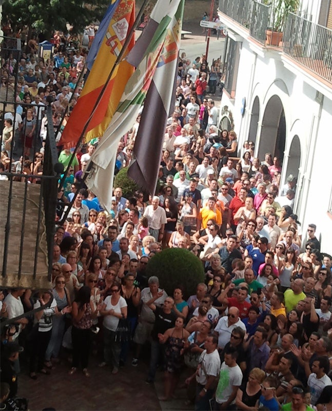Concentración ciudadana convocada para hoy en Almentralejo a través de las redes sociales:: G.C.