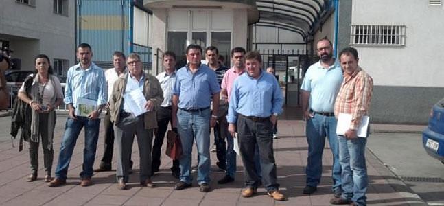 Los miembros del comité de empresa a la salida de la reunión que terminó sin acuerdo  | BRÍGIDO