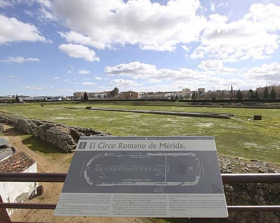Vista del Circo Romano, donde se celebrará el desfile militar y la jura de bandera civil. 