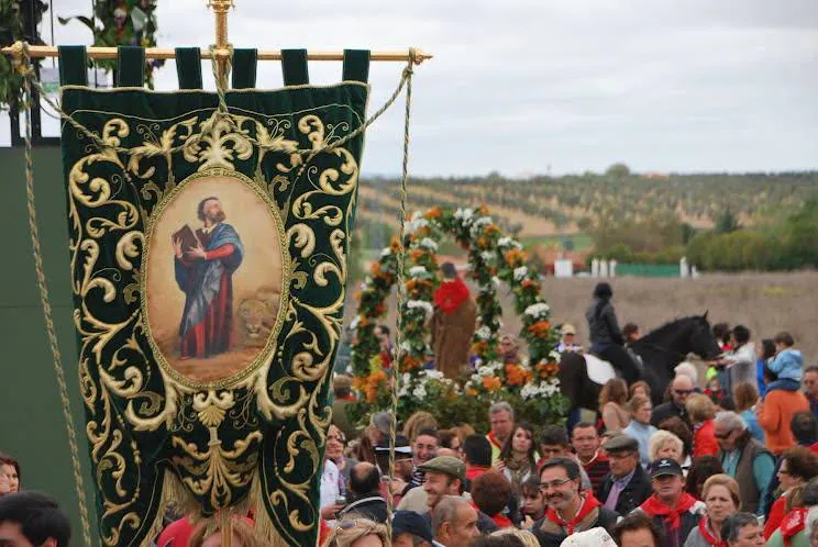 Los romeros en el camino de San Marcos el año pasado. :: HOY