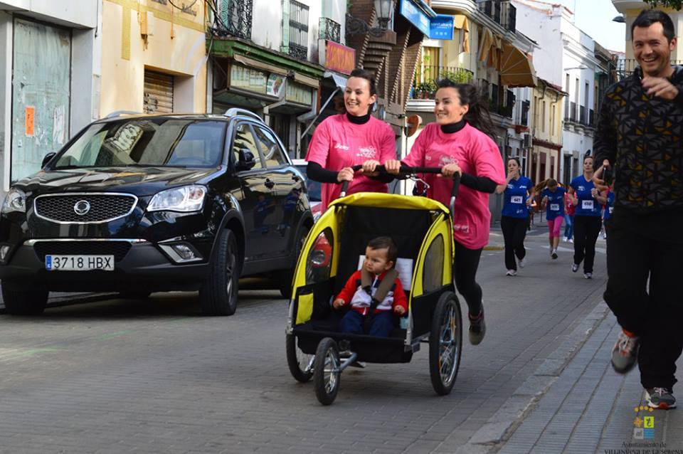 Momento de la carrera de la mujer el año pasado. :: f. h.