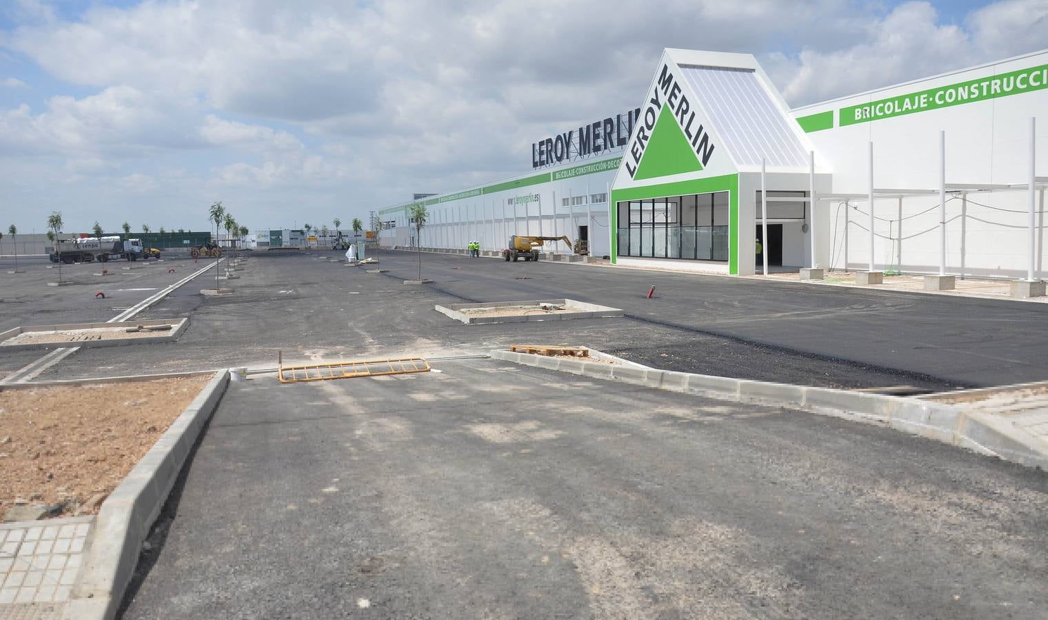Exterior de la tienda, en el polígono El Nevero.