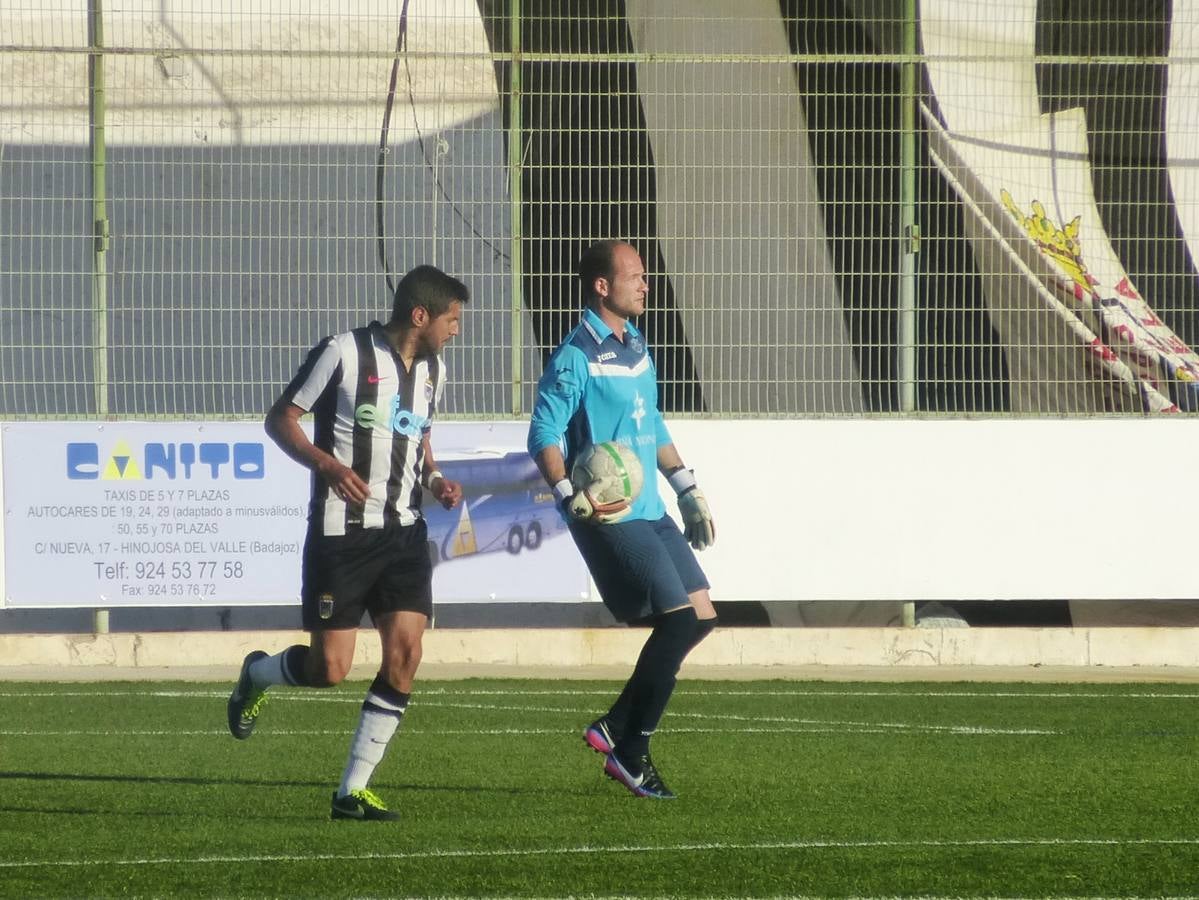 Copito marcó dos goles a Ismael, portero de La Estrella. :: l. montaño