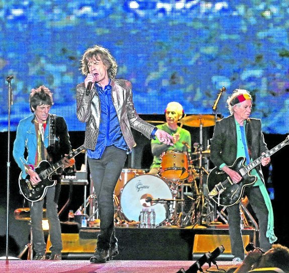 Los Rolling Stones actúan esta noche en el Santiago Bernabéu. :: efe