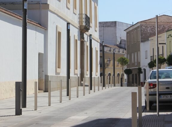 Una de las calles del centro en Villanueva. :: C.P.