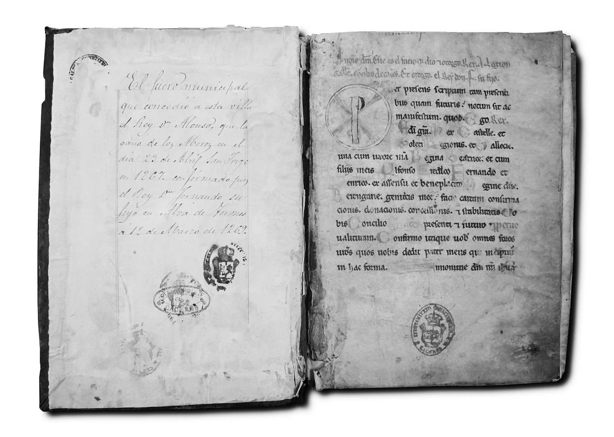 Ejemplar original de los Fueros de Cáceres, que se custodia en el Ayuntamiento. :: s. e.