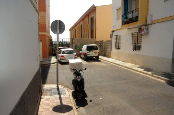 Fondo de saco de la calle Barcelona, que será prolongada hacia la avenida Lusitania. :: brígido