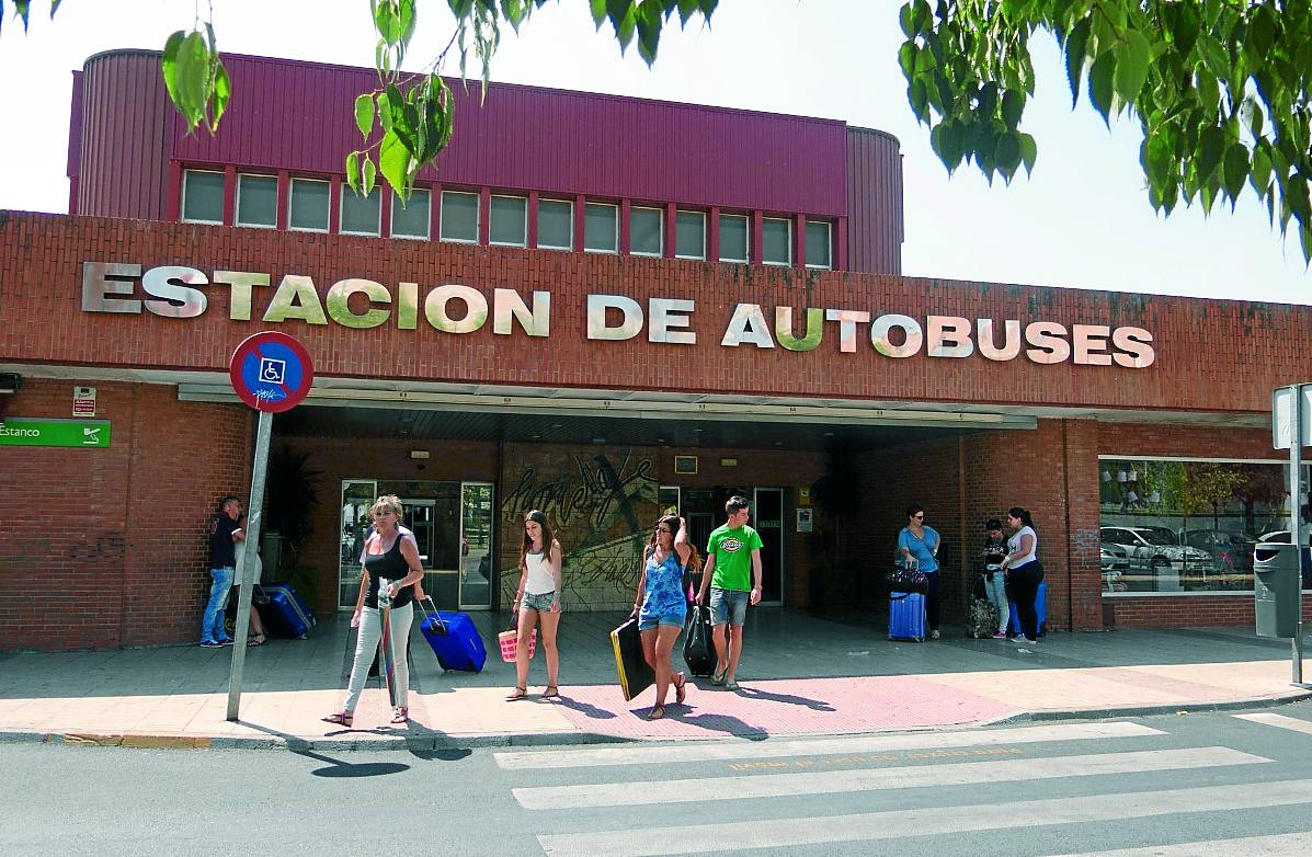 La Policía vigila la estación de autobuses dos meses para acabar con los  contactos sexuales | Hoy