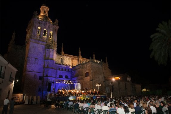 La Orquesta de Extremadura abre el Festival de Guitarra