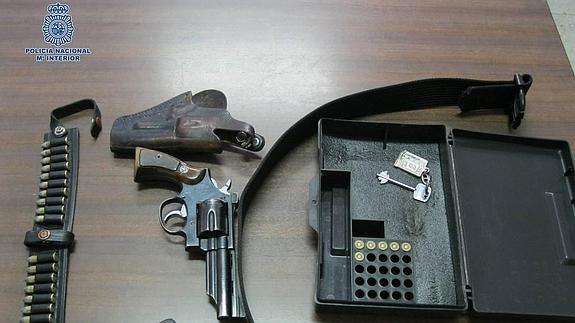 Un vigilante de seguridad detenido por tenencia ilícita de armas