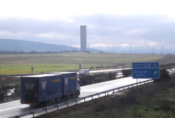 La autovía A-5 cerca de donde fue parado el camionero portugués por los dos agentes. :: hoy