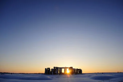 Stonhenge bajo un manto de nieve. ::  Kieran Doherty / Reuters