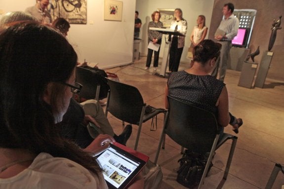 La presentación tuvo lugar ayer en la sala de Bellas Artes del Museo de Cáceres. :: jorge rey
