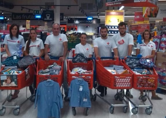 Voluntarios de Cruz Roja que han trabajado en la campaña. :: v. pavón