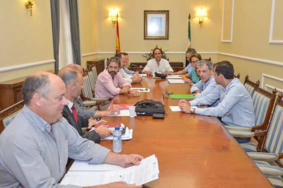 Los concejales reunidos en la comisión que se celebró para aclarar el caso Astorga. :: j. v. arnelas