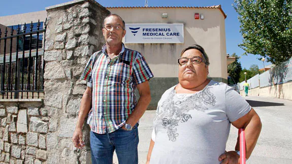 Francisco Javier Donaire y Vicenta Mateos, a la salida del centro. 