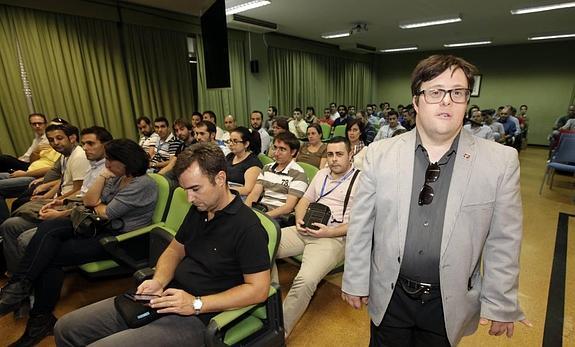 Pablo Pineda, instantes antes de su charla en el salón de actos de la Politécnica. :: lorenzo cordero