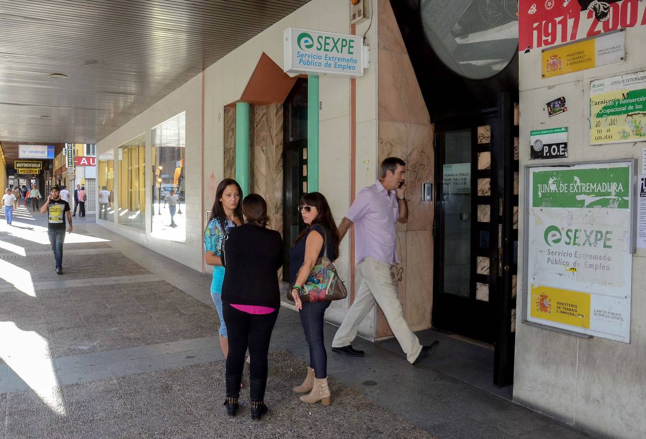 El paro baja en 7.400 personas en el tercer trimestre en Extremadura