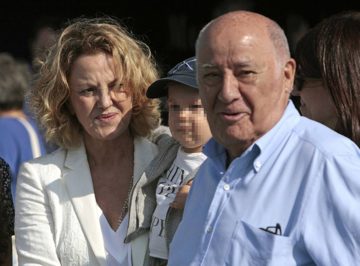 Amancio, su mujer y su nieto. 
