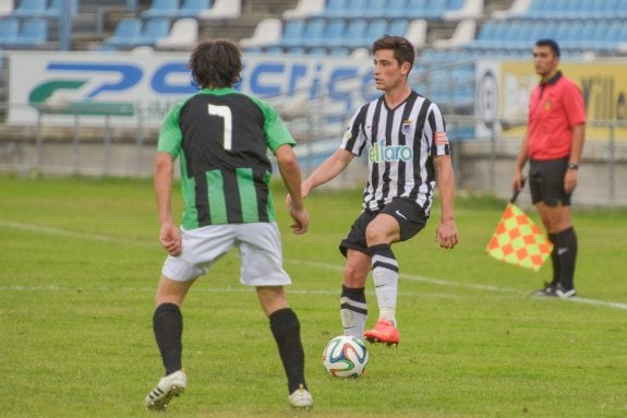 El lateral blanquinegro Borja Sánchez, en la visita del Jerez al Nuevo Vivero. :: hoy
