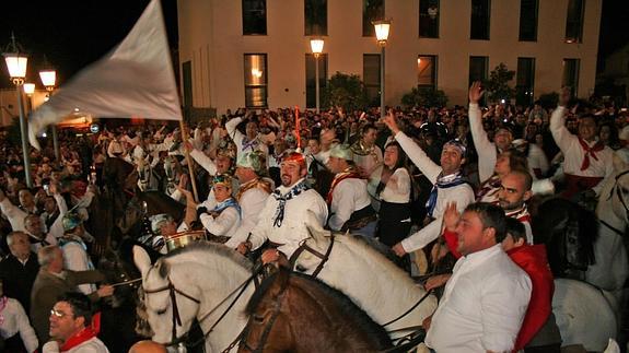 Cantos a San Antón en la Encamisá de Pela:: HOY