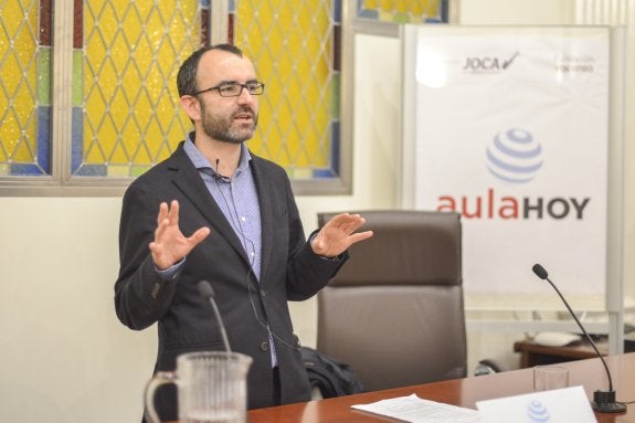 Imagen de la conferencia de ayer. :: j. v. arnelas