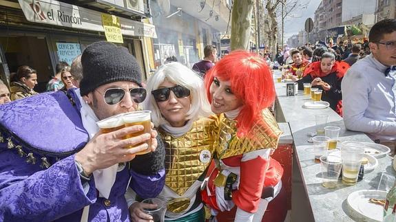 Casi la mitad de los turistas que vienen en Carnaval hace noche en la ciudad