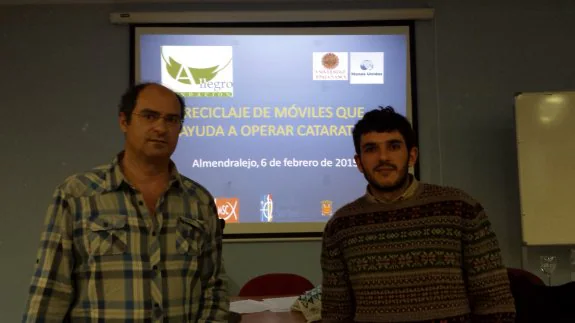 Felipe Aixalá junto a un colaborador. :: g. c.