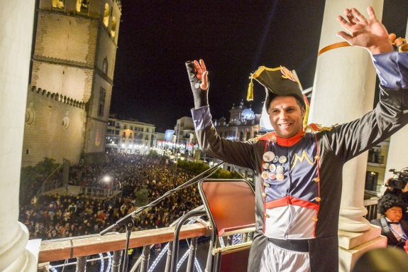 Copito pronunció el pregón que inauguró cinco días de Carnaval. :: josé vicente arnelas