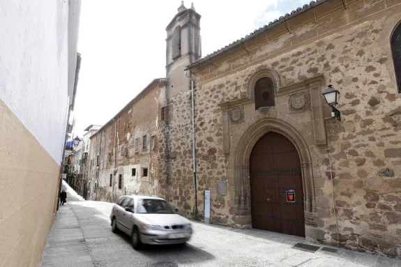 Iglesia y convento de San Ildefonso, en la calle del mismo nombre, muy cerca de la Plaza Mayor. :: andy solé