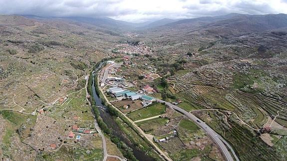 Valle del Jerte, que según varios estudios, surgió por la falla de Plasencia, el accidente tectónico más importante de la región 