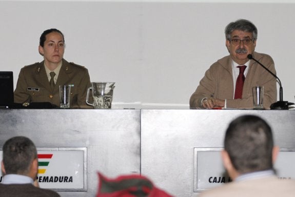 Un momento de la presentación de la conferenciante. :: a. méndez