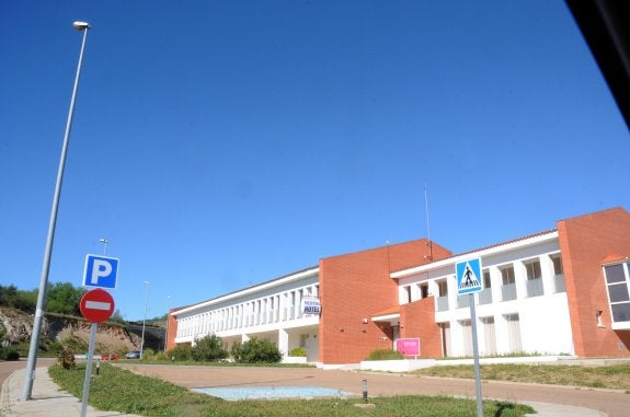 Fachada principal del establecimiento hotelero que se va a mejorar. :: brígido