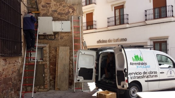 El servicio de electricidad sigue siendo de gestión municipal. :: g. c.